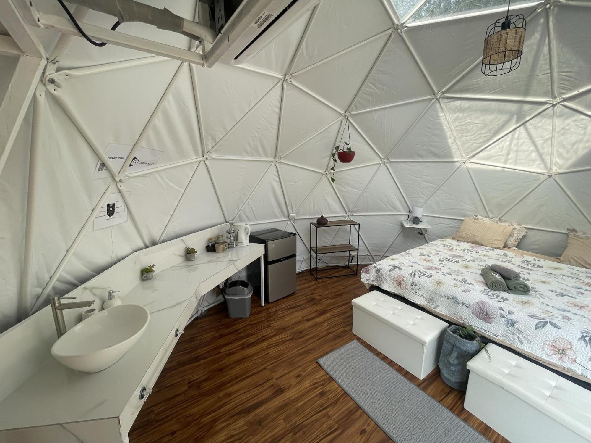 La Comarca River Glamping Dome Near מנואל אנטוניו מראה חיצוני תמונה